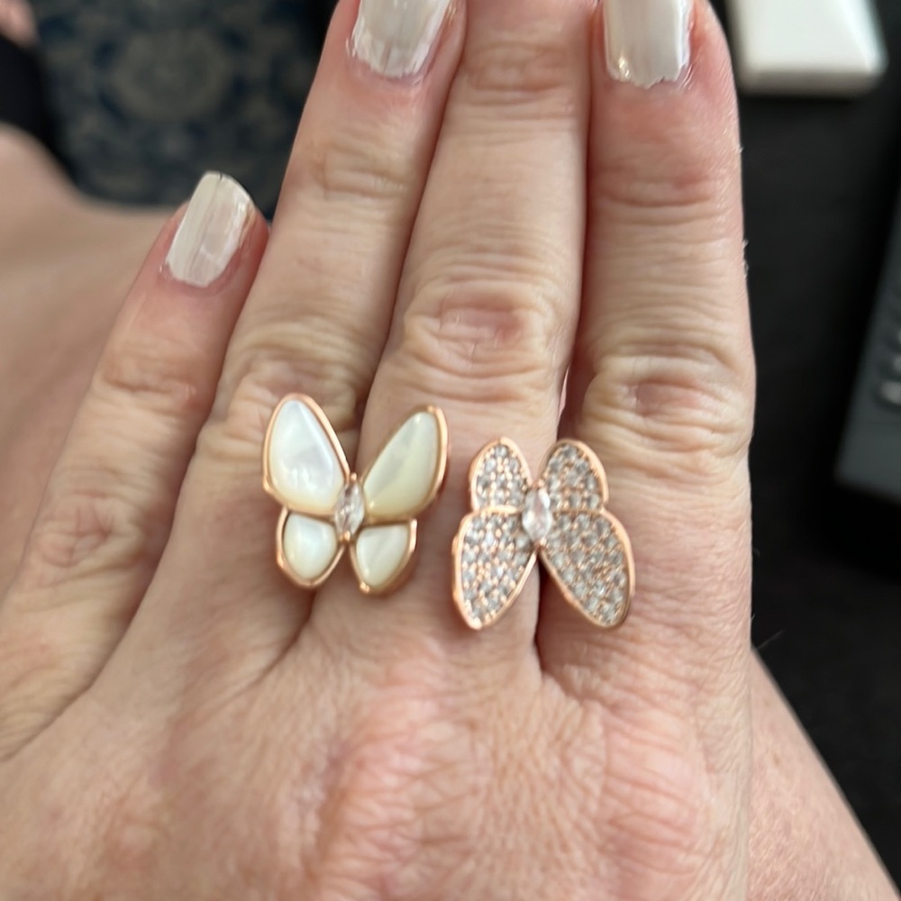 Reversible adjustable butterfly ring